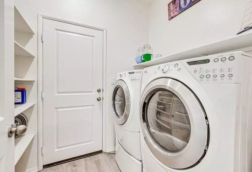 Luxe Beaumont Home W/ Private Pool!