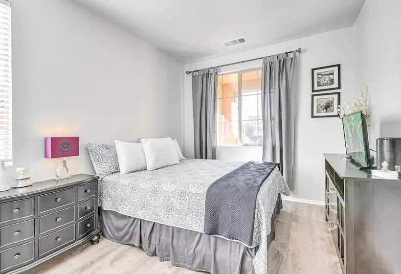 Luxe Beaumont Home W/ Private Pool!