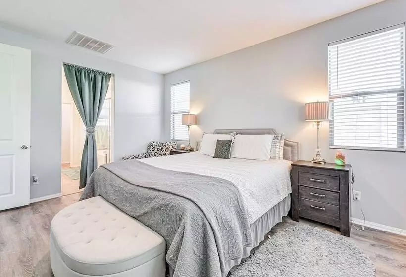 Luxe Beaumont Home W/ Private Pool!