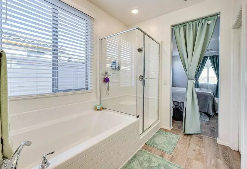 Luxe Beaumont Home W/ Private Pool!