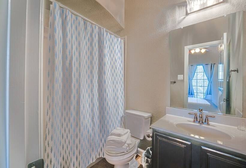 Sorrellwood  Mckinney Home W/ Pool: 4 Mi To Dtwn!