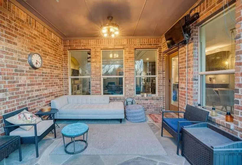 Sorrellwood  Mckinney Home W/ Pool: 4 Mi To Dtwn!
