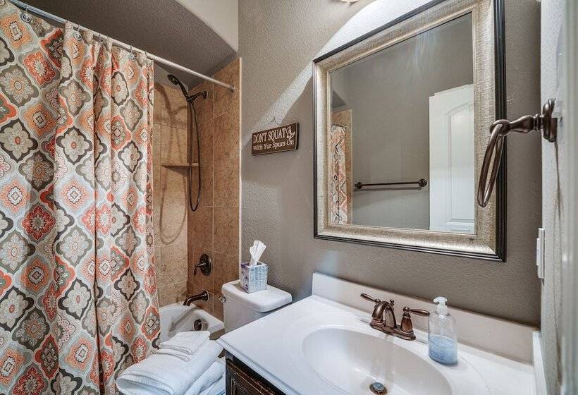 Sorrellwood  Mckinney Home W/ Pool: 4 Mi To Dtwn!