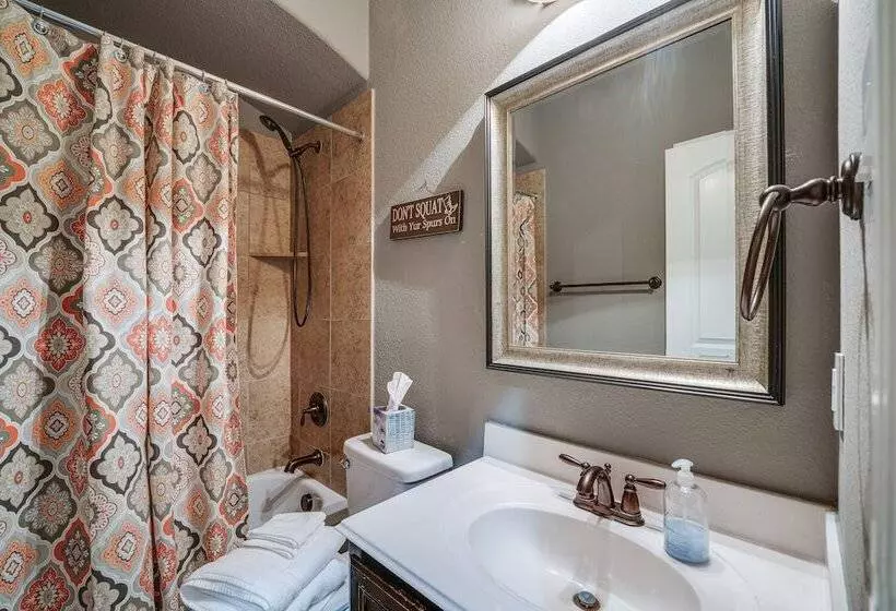 Sorrellwood  Mckinney Home W/ Pool: 4 Mi To Dtwn!