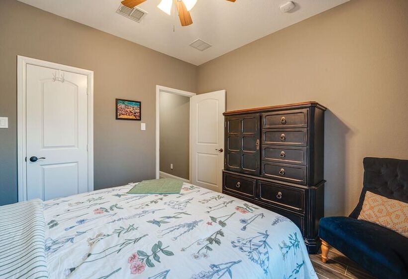 Sorrellwood  Mckinney Home W/ Pool: 4 Mi To Dtwn!