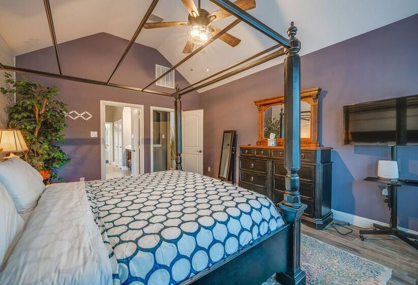 Sorrellwood  Mckinney Home W/ Pool: 4 Mi To Dtwn!