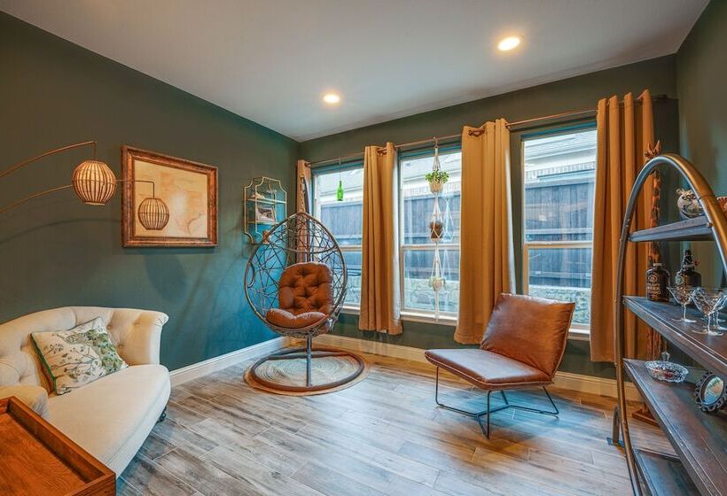 Sorrellwood  Mckinney Home W/ Pool: 4 Mi To Dtwn!