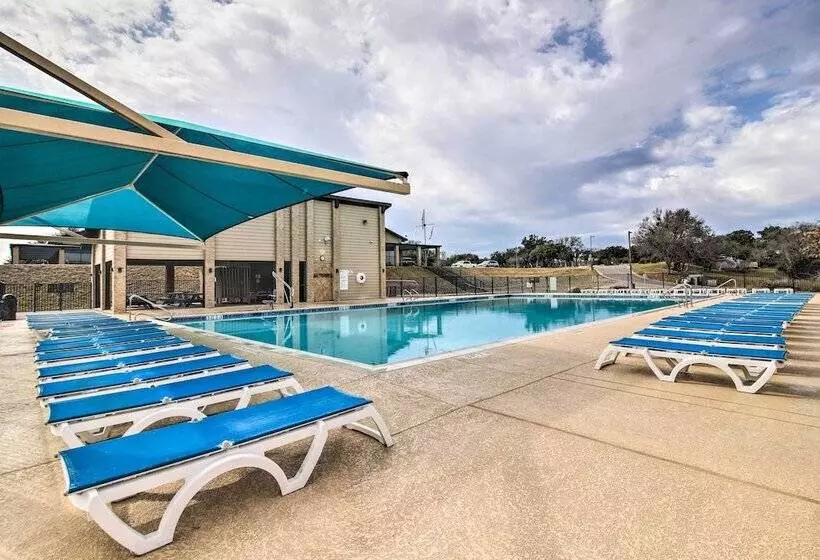 Walk To Beach: Farmhouse W/ Lake Travis Views!