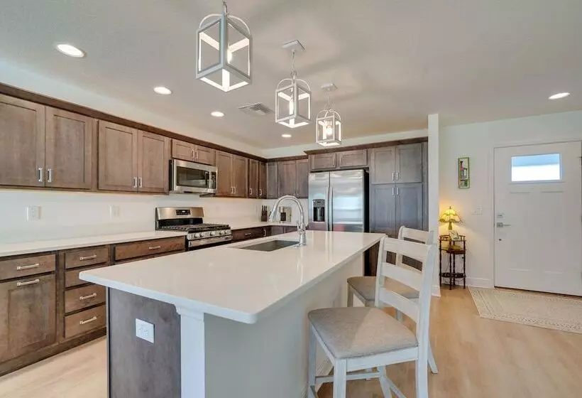 Modern The Villages Home W/ Screened Porch!