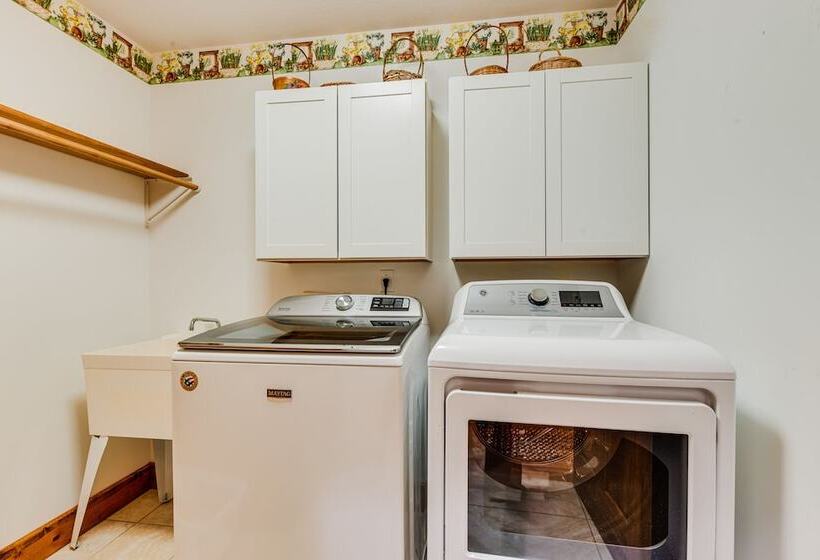 Mountain View Cabin In Maggie Valley W/ Foosball!