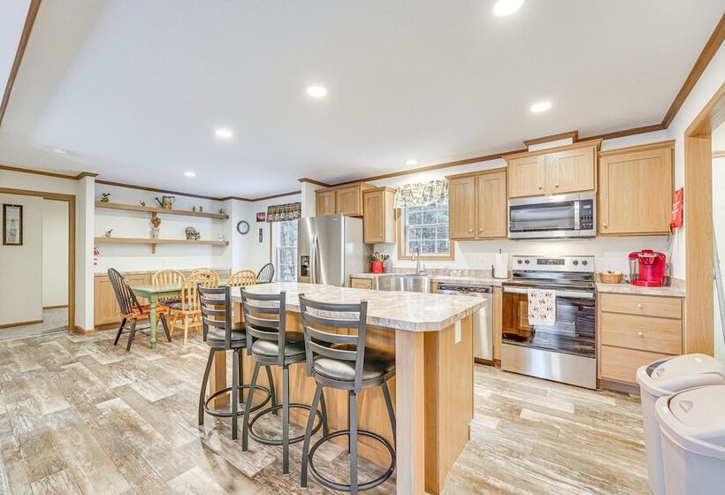 < 1 Mi To Beach: Peaceful Brant Lake Home!