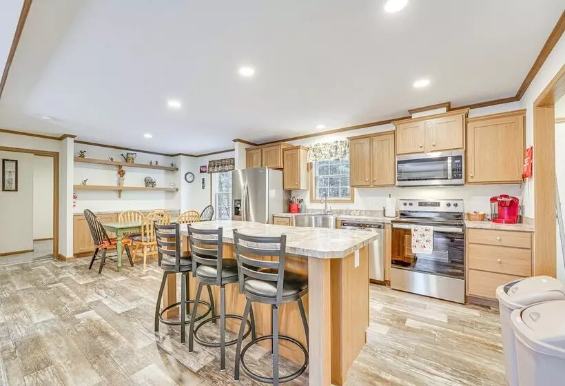 < 1 Mi To Beach: Peaceful Brant Lake Home!