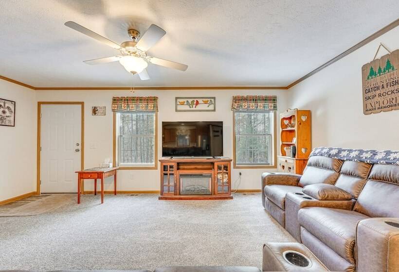 < 1 Mi To Beach: Peaceful Brant Lake Home!