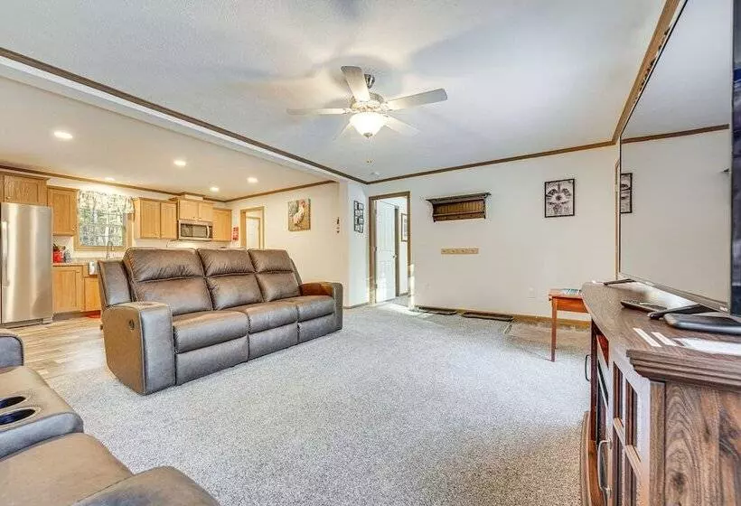 < 1 Mi To Beach: Peaceful Brant Lake Home!