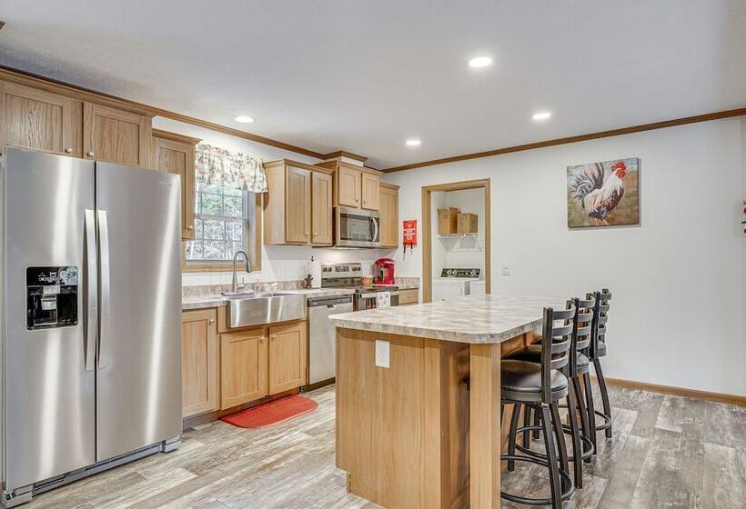 < 1 Mi To Beach: Peaceful Brant Lake Home!