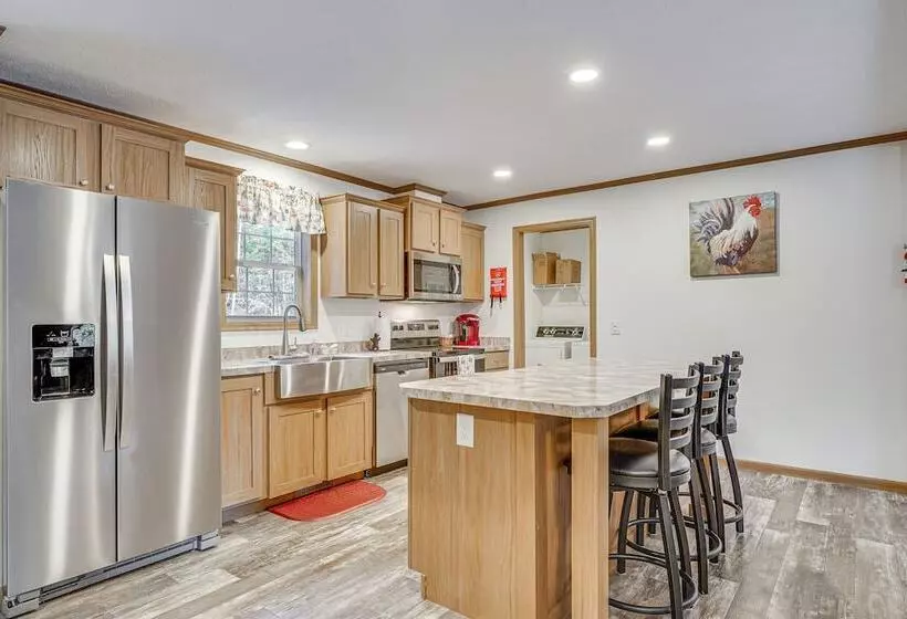 < 1 Mi To Beach: Peaceful Brant Lake Home!