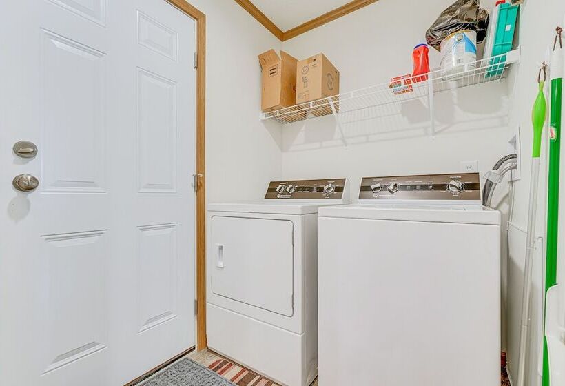 < 1 Mi To Beach: Peaceful Brant Lake Home!