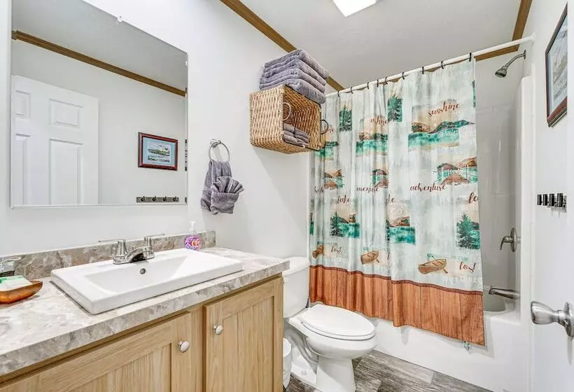 < 1 Mi To Beach: Peaceful Brant Lake Home!