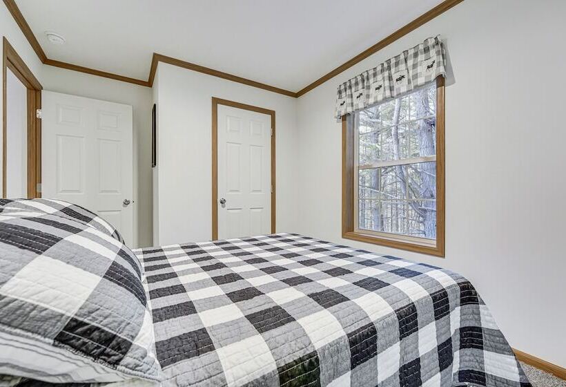 < 1 Mi To Beach: Peaceful Brant Lake Home!