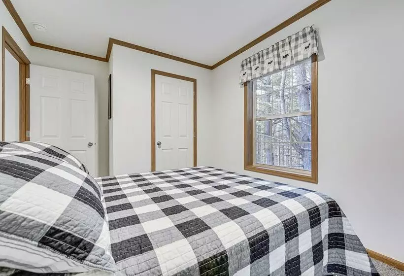 < 1 Mi To Beach: Peaceful Brant Lake Home!