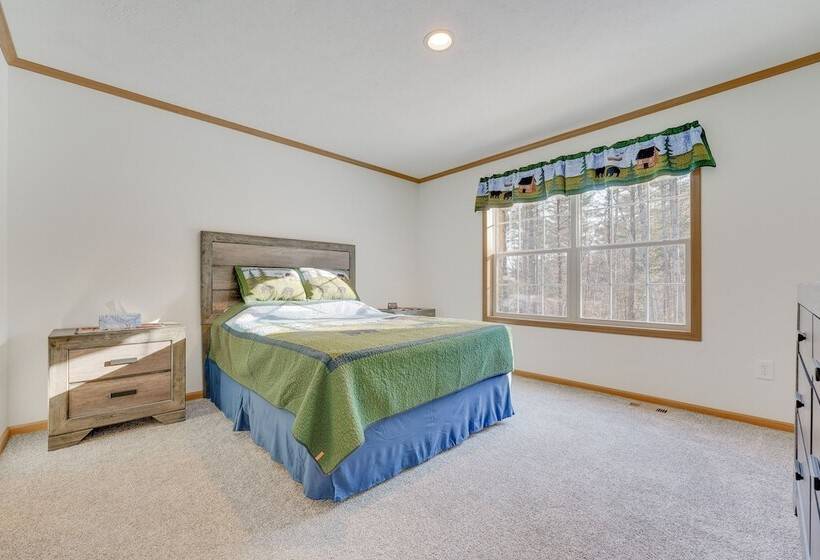 < 1 Mi To Beach: Peaceful Brant Lake Home!