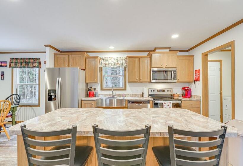 < 1 Mi To Beach: Peaceful Brant Lake Home!