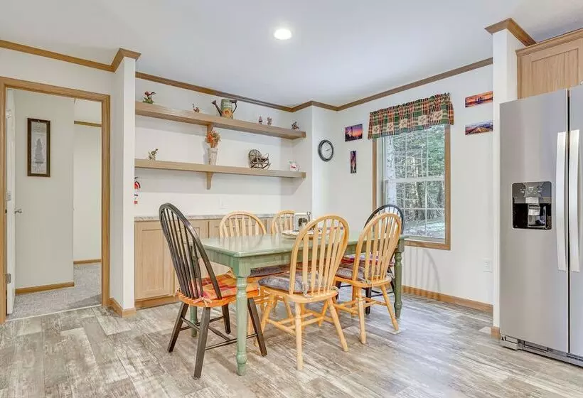 < 1 Mi To Beach: Peaceful Brant Lake Home!
