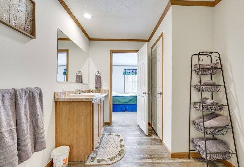 < 1 Mi To Beach: Peaceful Brant Lake Home!