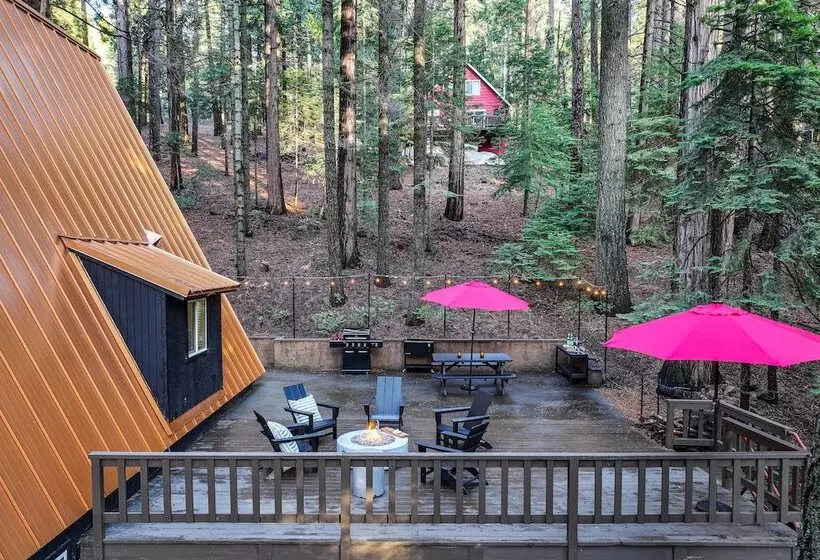 Deck & Ev Charger: Pet Friendly Arnold Cabin!