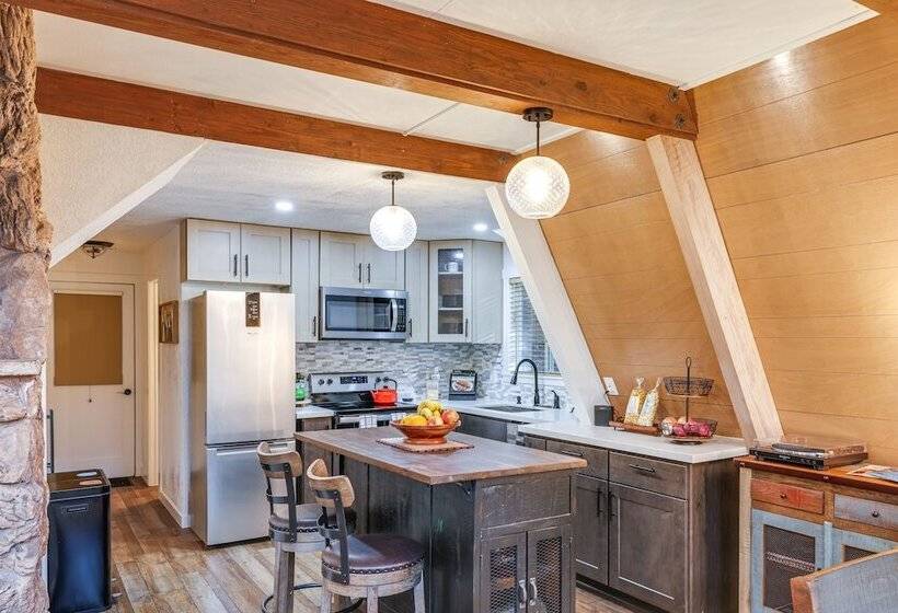 Deck & Ev Charger: Pet Friendly Arnold Cabin!