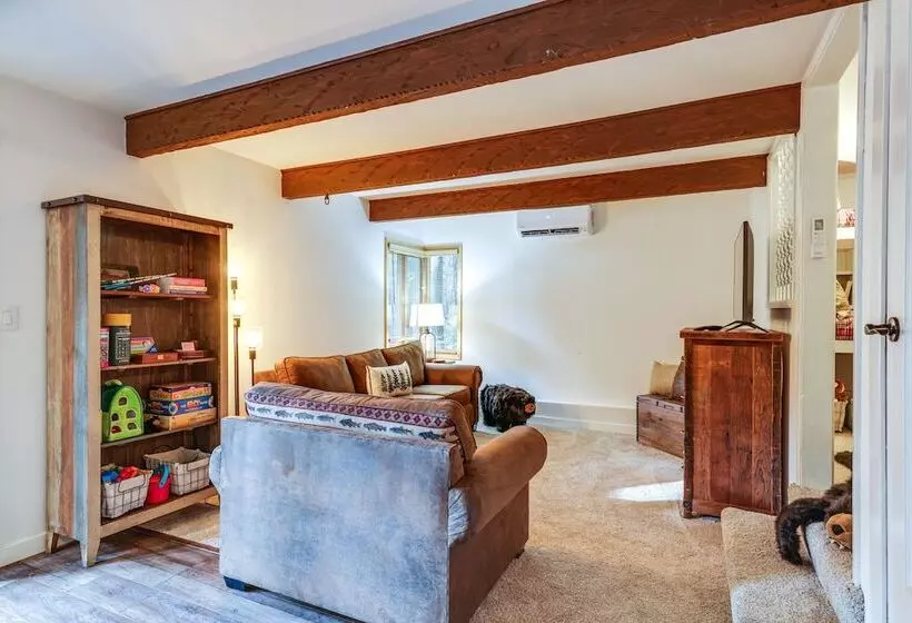 Deck & Ev Charger: Pet Friendly Arnold Cabin!