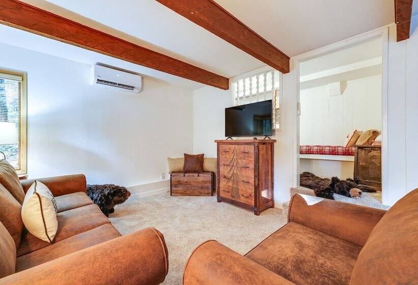 Deck & Ev Charger: Pet Friendly Arnold Cabin!