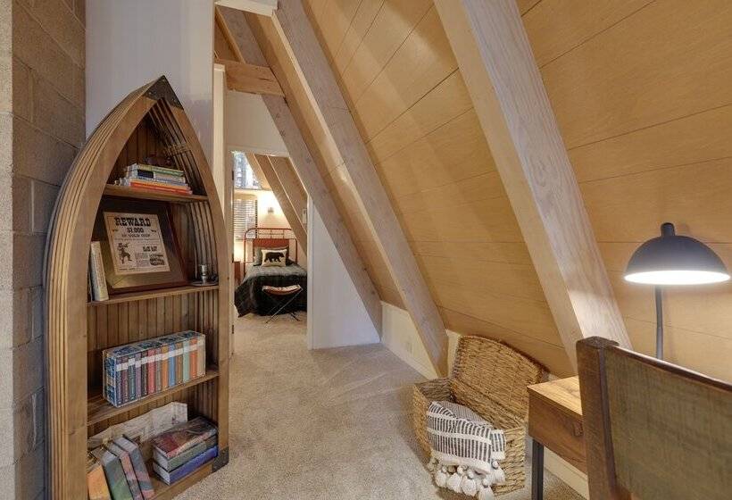 Deck & Ev Charger: Pet Friendly Arnold Cabin!