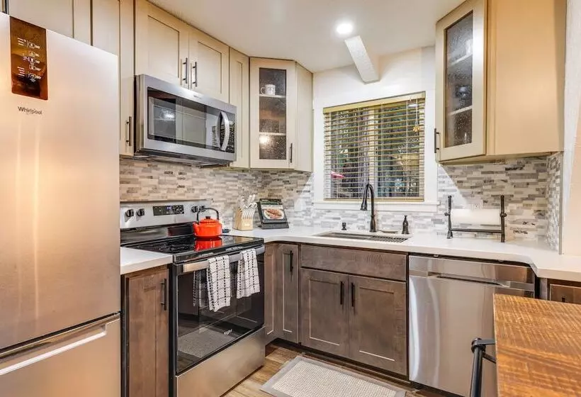 Deck & Ev Charger: Pet Friendly Arnold Cabin!