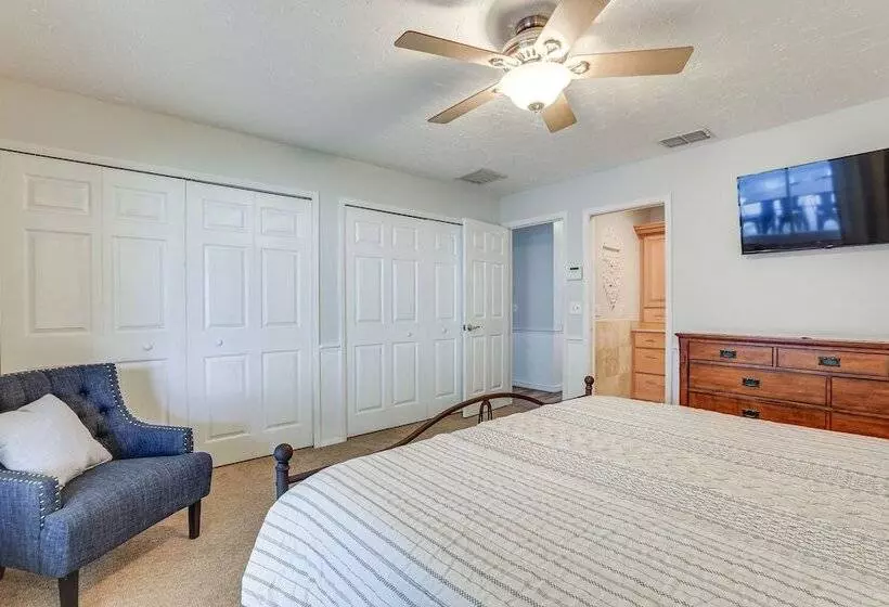 Pet Friendly Bradenton Home: Lanai W/ Heated Pool!