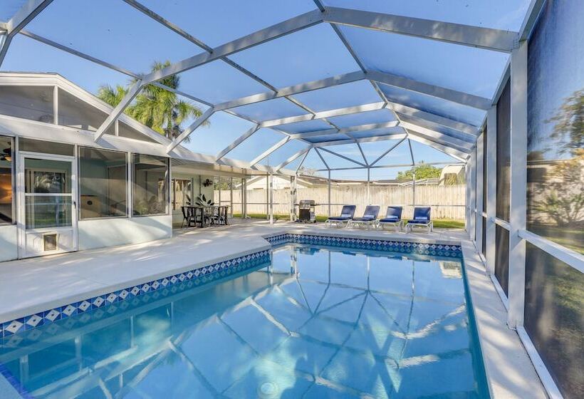 Pet Friendly Bradenton Home: Lanai W/ Heated Pool!