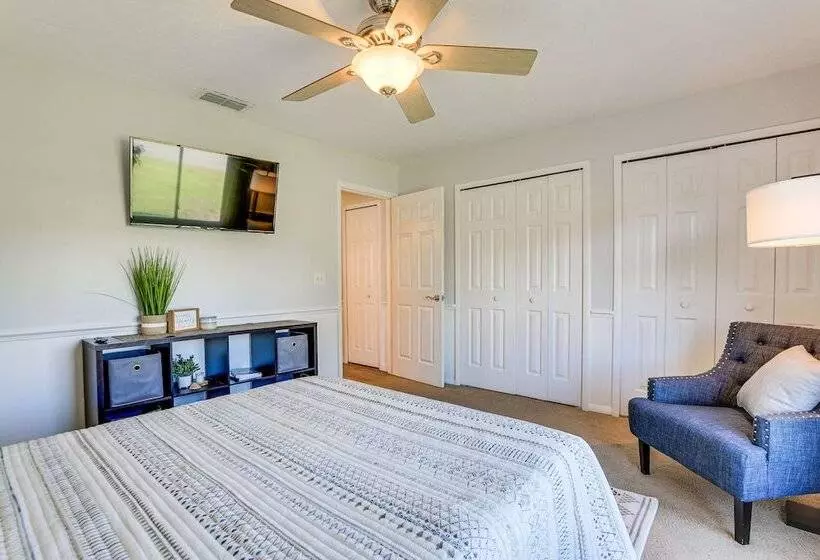 Pet Friendly Bradenton Home: Lanai W/ Heated Pool!