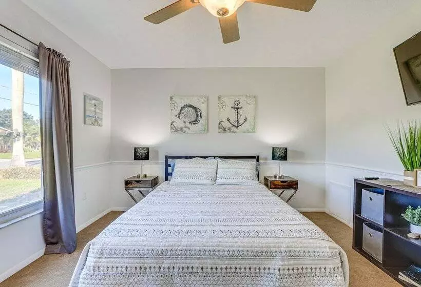 Pet Friendly Bradenton Home: Lanai W/ Heated Pool!