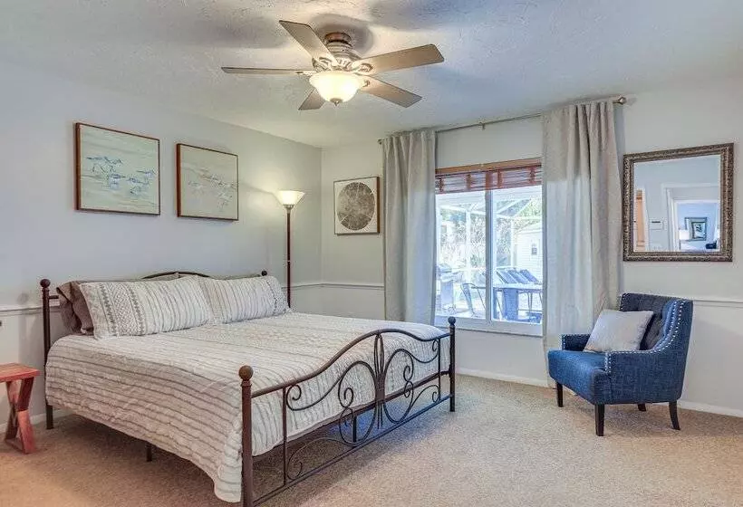 Pet Friendly Bradenton Home: Lanai W/ Heated Pool!