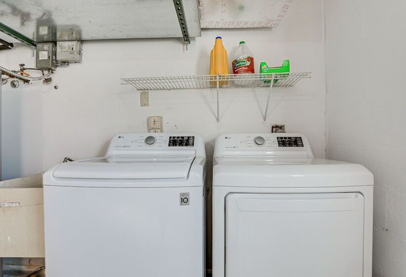 Pet Friendly Bradenton Home: Lanai W/ Heated Pool!