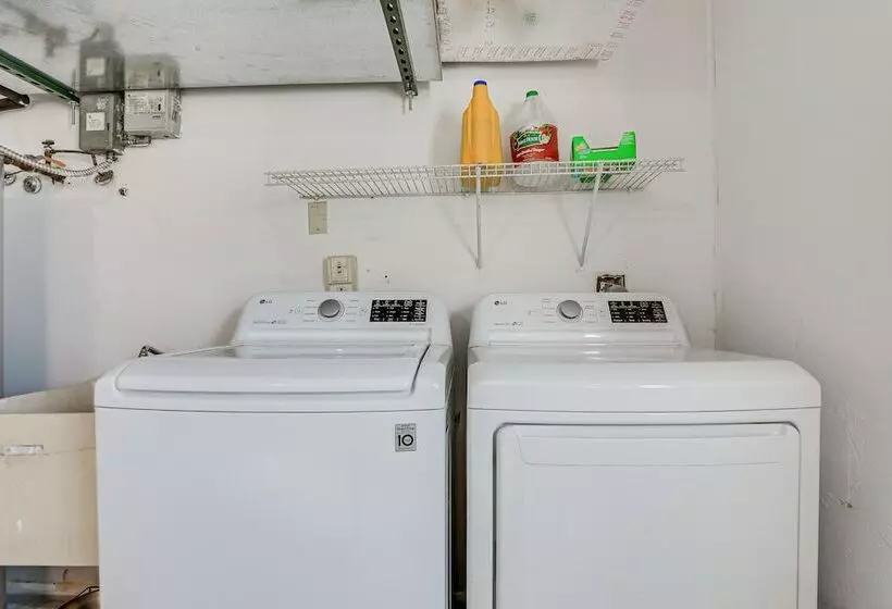 Pet Friendly Bradenton Home: Lanai W/ Heated Pool!