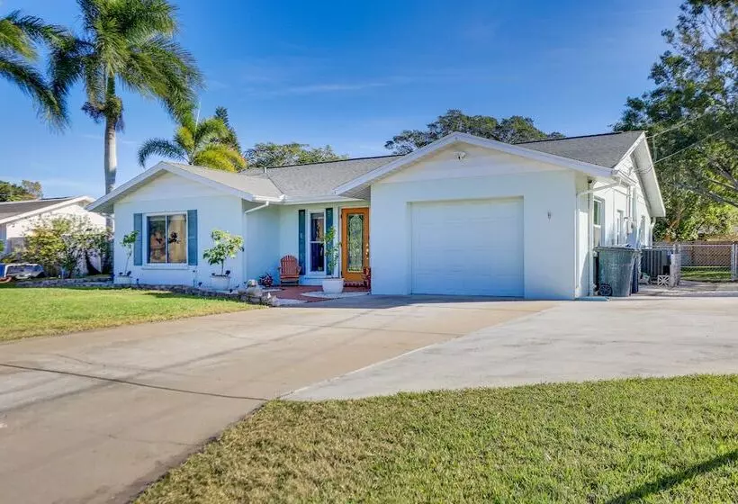 Pet Friendly Bradenton Home: Lanai W/ Heated Pool!