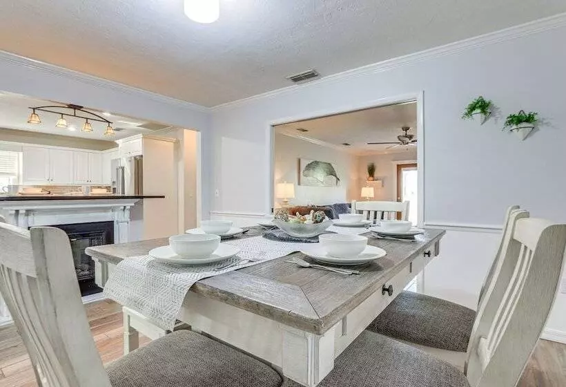 Pet Friendly Bradenton Home: Lanai W/ Heated Pool!