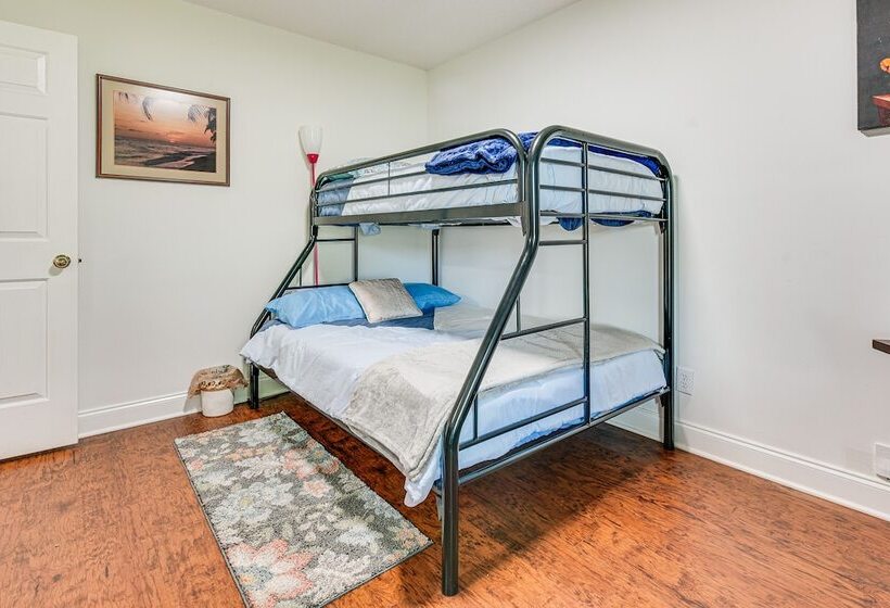 Pet Friendly Charlotte Home W/ Fenced Yard & Patio