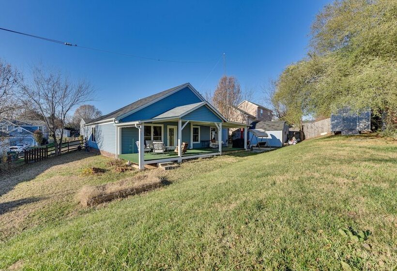 Pet Friendly Charlotte Home W/ Fenced Yard & Patio