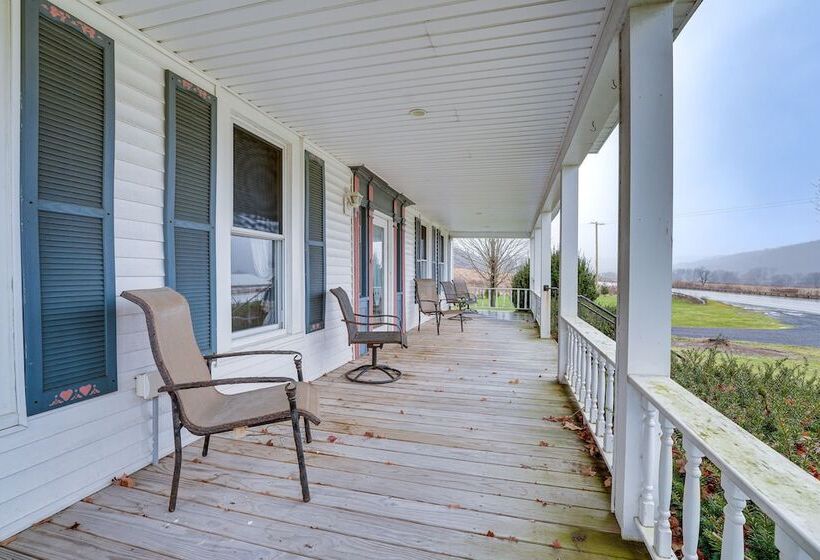 Pet Friendly Franklinville Farmhouse W/ Sunroom!