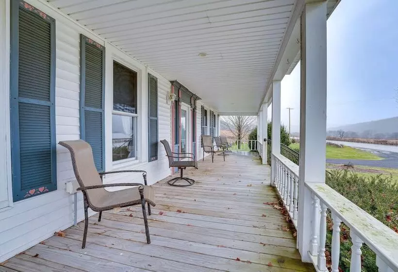 Pet Friendly Franklinville Farmhouse W/ Sunroom!