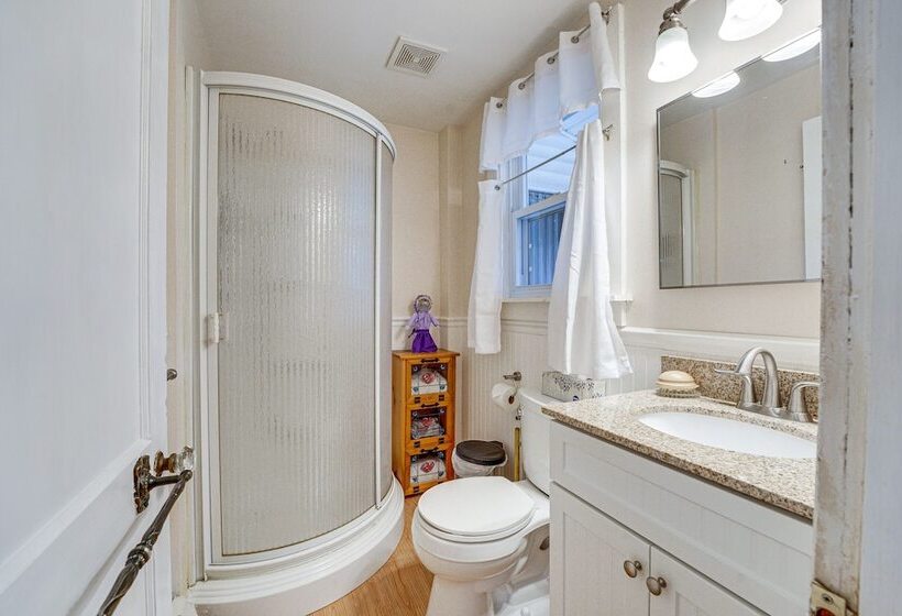 Pet Friendly Franklinville Farmhouse W/ Sunroom!