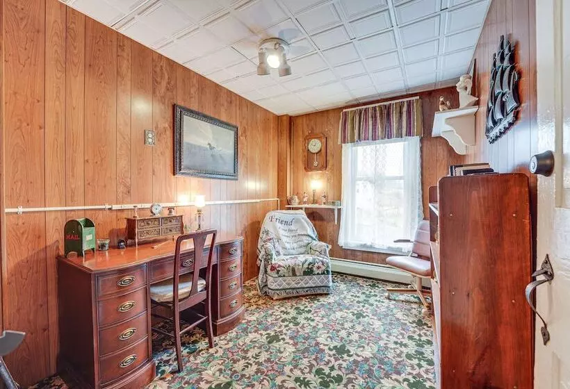 Pet Friendly Franklinville Farmhouse W/ Sunroom!