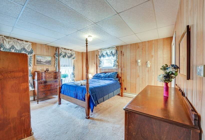 Pet Friendly Franklinville Farmhouse W/ Sunroom!